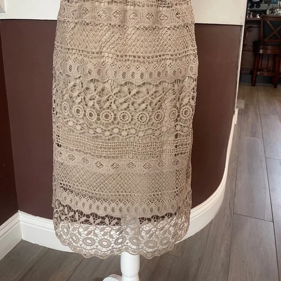 J Gee Beige Crochet Lace Midi Skirt Size Small – Boho Chic, Excellent Condition - Picture 7 of 8